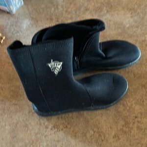 New Deep sea size L/9 diving booties for fins: excellent condition never worn